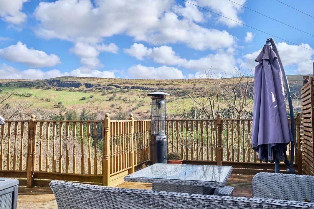 1 - Ein Trysor Cudd - Outdoor Bathtub - Incredible Views Villa Pont Sticill Exterior photo